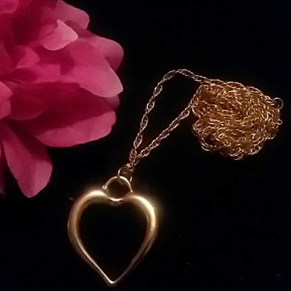 Kohl's Collection Jewelry - 💖"Give them ur He💓rt" Gold Heart & Neckalace💖